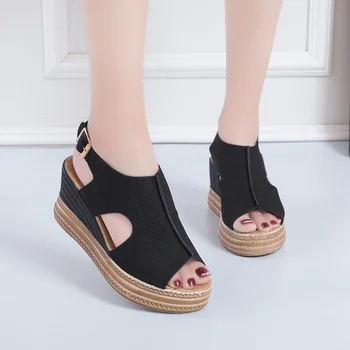 2023 Корейски модни дамски сандали за лятото ток с отворени пръсти, натоварват танкетке, сладкиши, обувки на платформа, луксозни обувки, които нарастване на