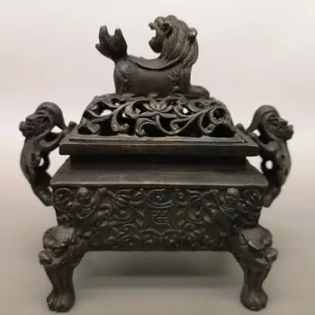 Една антична колекция: бронзова кадилница за тамян във формата на лъв тежки форми, елегантни цветове, богата на антични предмети и превъзходен външен вид.