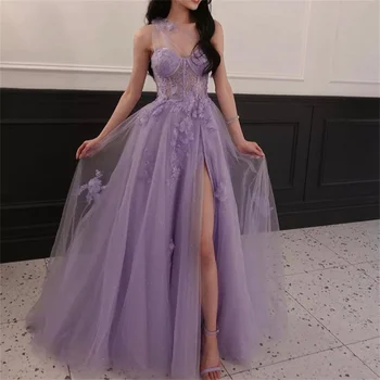 Лилаво с дълги вечерни рокли с цепка с едно рамо 2023, вечерна рокля за абитуриентски бал в едно цвете, една рокля за бала на известни личности