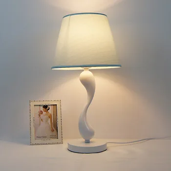 Модерна настолна лампа за спалня в скандинавски стил, нощно шкафче за кабинет, креативна и модерен лесна настолна лампа от плат