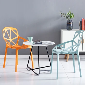 Трапезария стол модерна минималистичная на кухненски и домакински мебели скандинавски дебела пластмасова облегалка стол за почивка сетчатое червено столче за тераси
